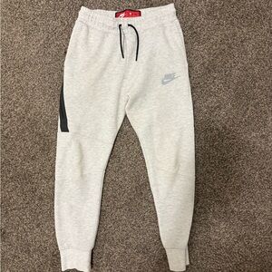 Nike tech pants size medium youth